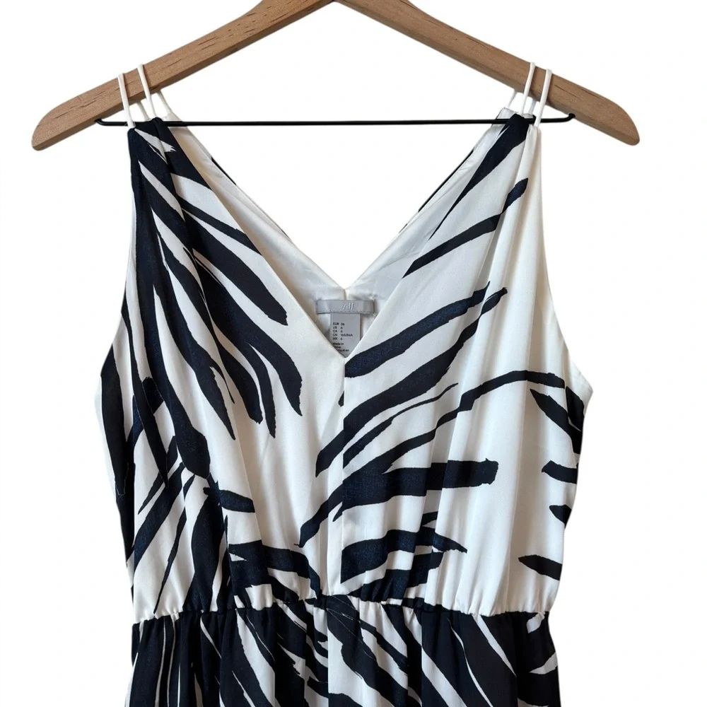 H&M Tropical Leaf Print Maxi Dress Sz 6 Double V Neck Lightweight Resort Wear - Picture 2 of 11